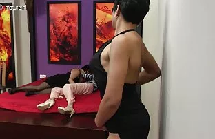XXX düğmesine tıklayın, Anal seks videosunu beğendiyseniz, yorumunuzu yazabilir sels izle