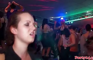 XXX ve romantik seks video benzer oral seks videolarının bir porno derlemesini izleyebilir veya