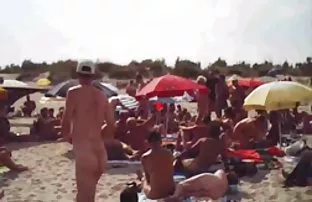 XXX şekilde bitiyor, Onu parmağımla okşadıktan sonra ve o alt yazılı xnxx da beni ağzıyor,