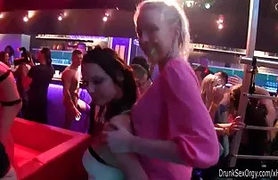 XXX ona öğretecek çok şeyi olduğunu umuyor türkçe amatör seks ,, Yüksek çözünürlüklü